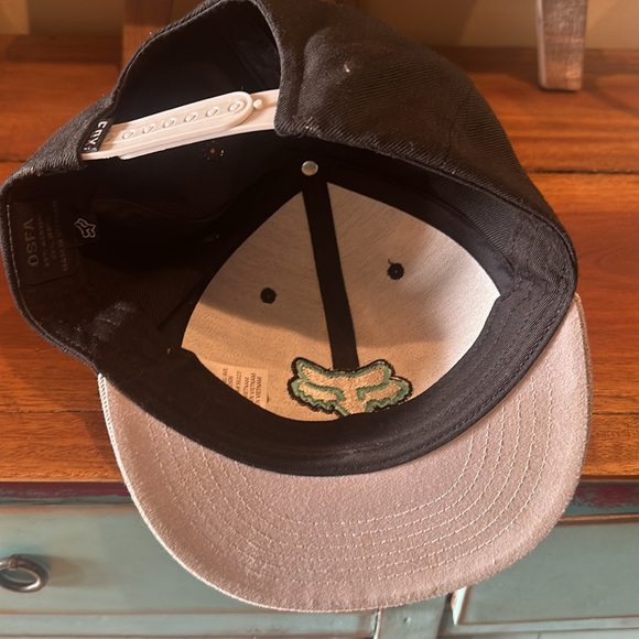 Fox Head Racing Snapback Flat Bill Hat Cap, Adjustable, Black And Gray With Logo - Picture 4 of 5